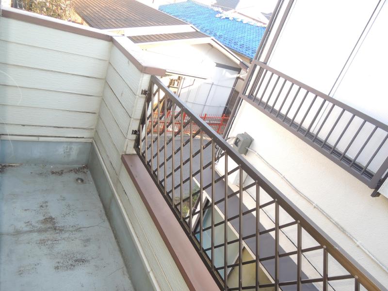 Balcony. Enough to wash clothes space