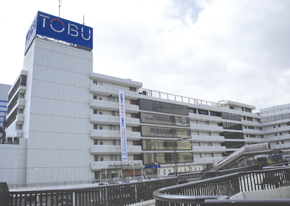 Shopping centre. Funabashi Station of Tobu Department Store basement food floor assortment attractive department store unique.
