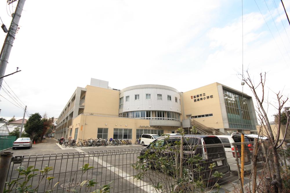 Primary school. West Sea God elementary school