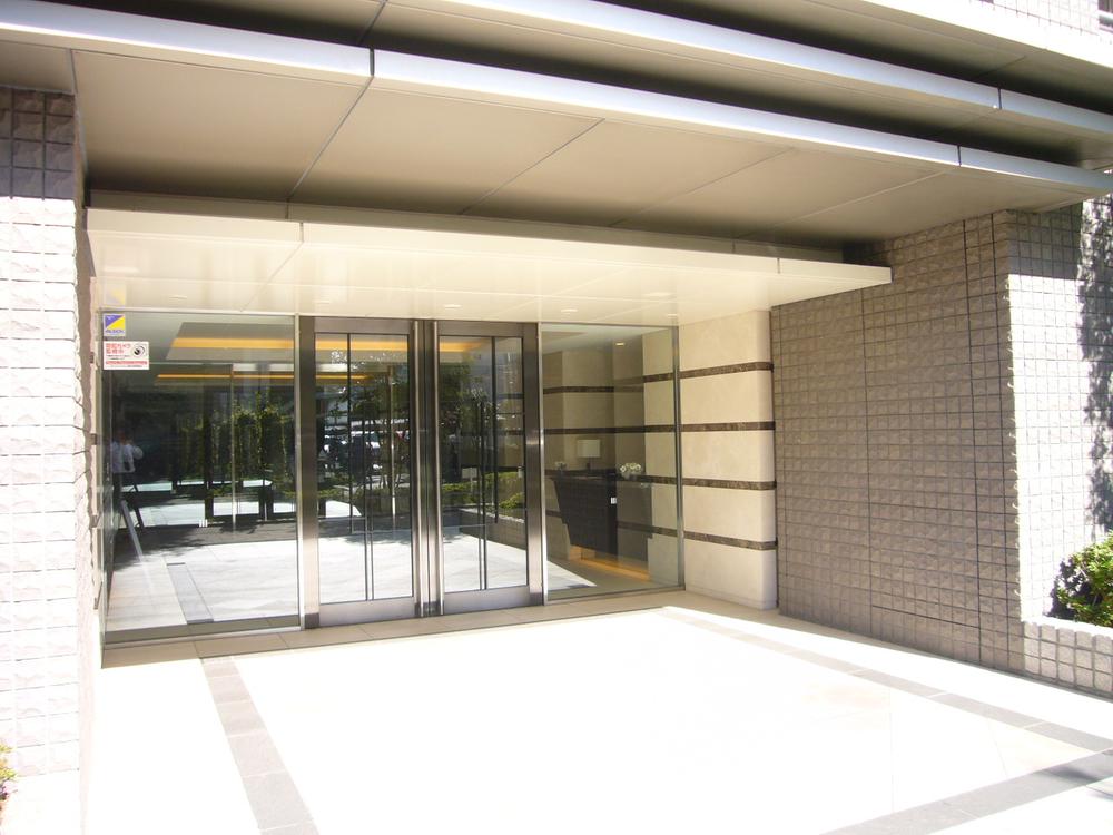 Entrance. Common areas