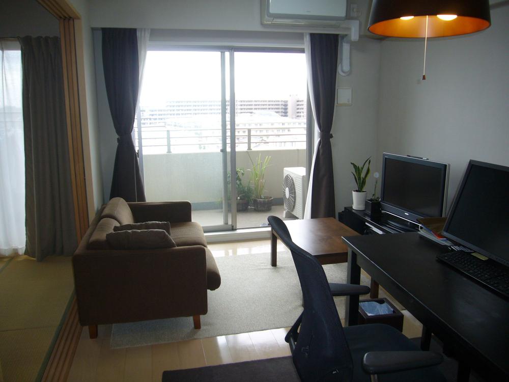 Living. Indoor (12 May 2013) Shooting Furniture and etc. are not included in the sale price