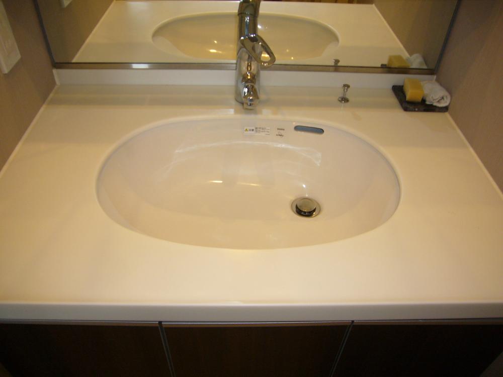 Wash basin, toilet. Indoor (12 May 2013) Shooting