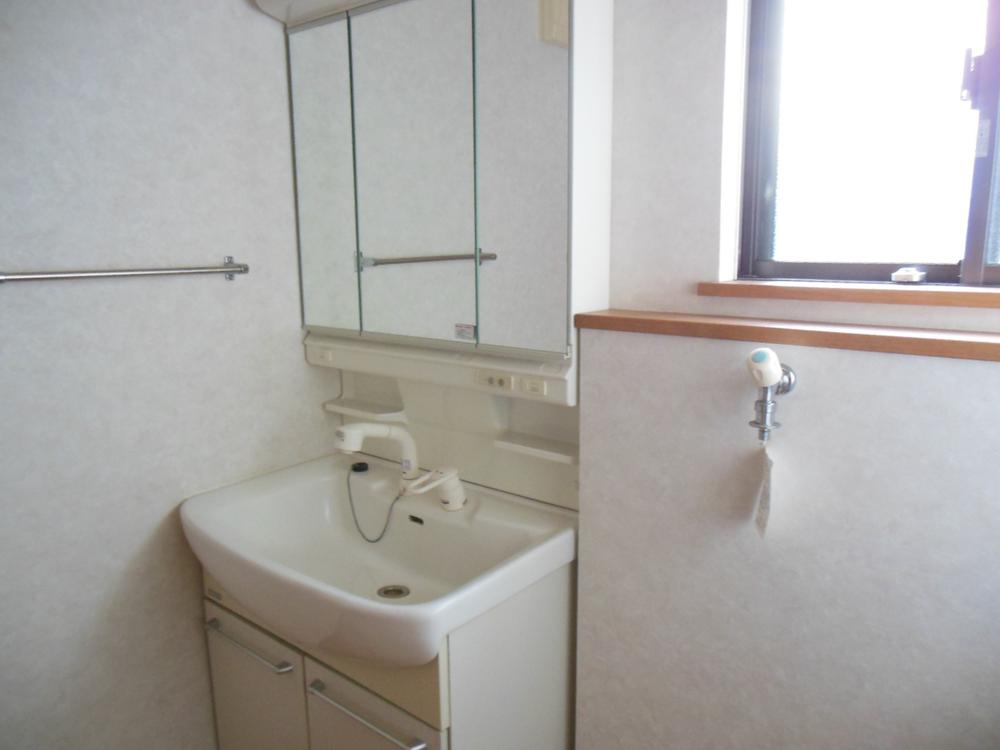 Wash basin, toilet. Indoor (February 2013) Shooting