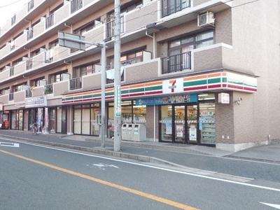 Convenience store. 300m to Seven-Eleven Funabashi Tsukada Station store (convenience store)