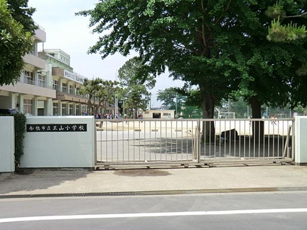 Primary school. Three mountains to elementary school 540m