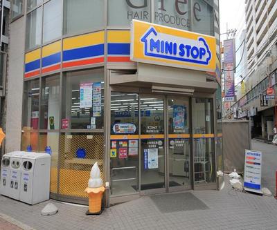 Convenience store. Ministop (24 hours a day! ) (Convenience store) to 290m