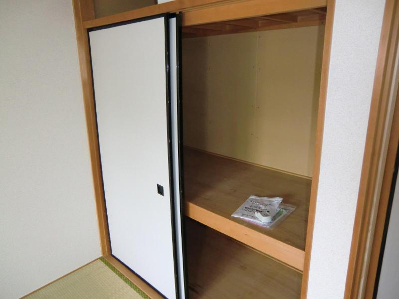 Receipt. Storage and upper closet is also located convenient