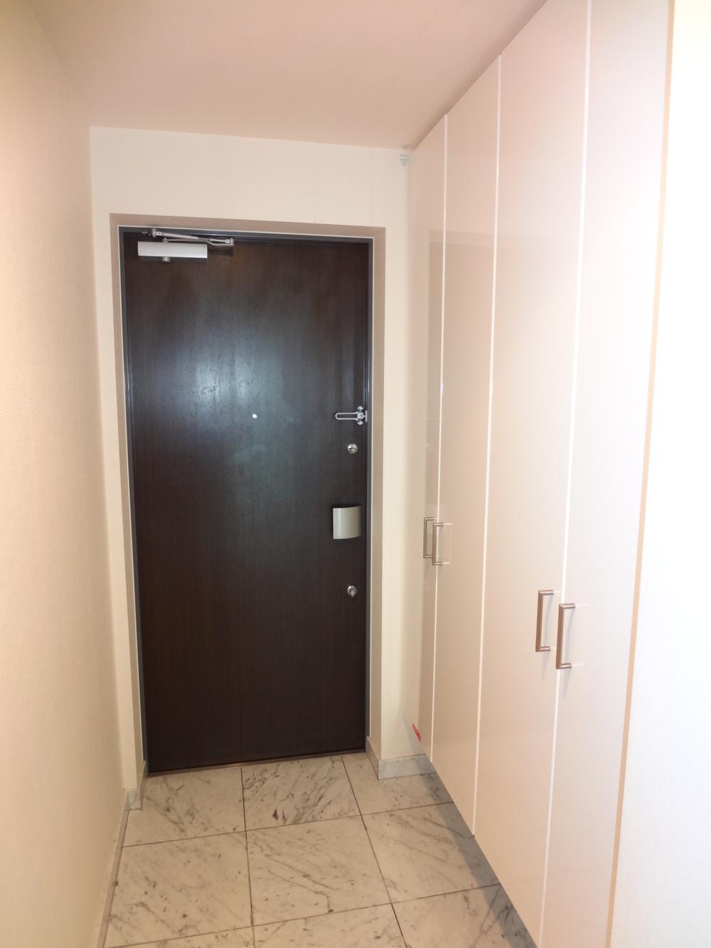 Entrance. Local (12 May 2013) Shooting