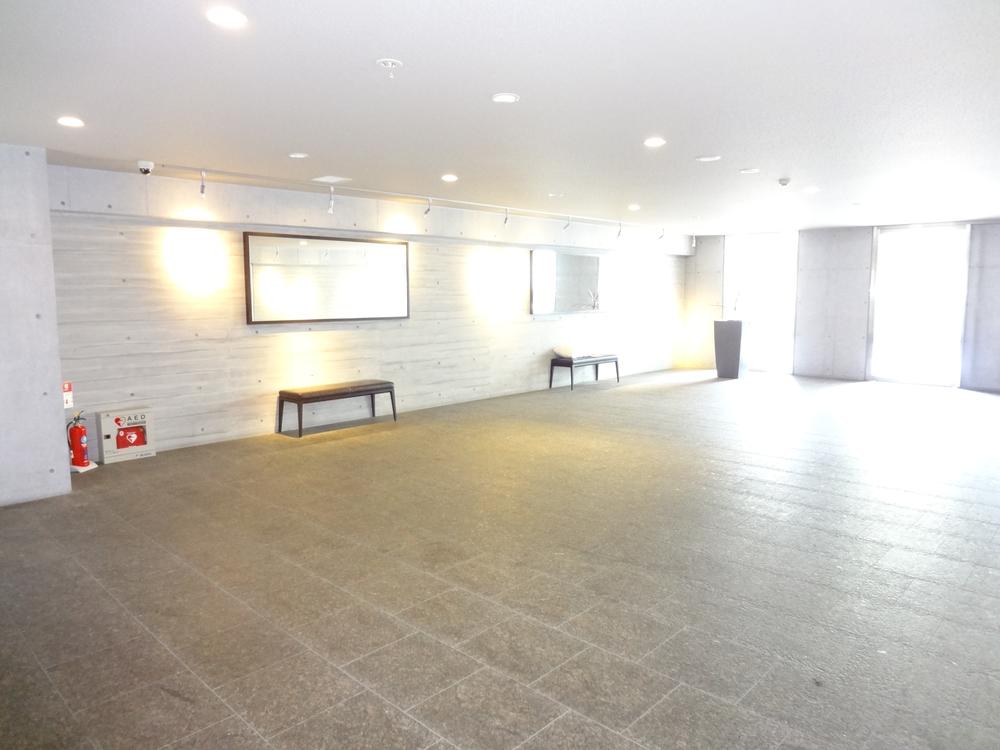 Entrance. Common areas