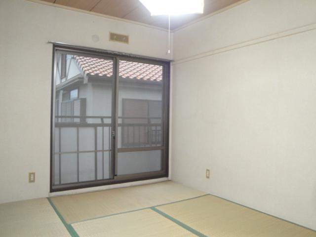 Living and room. This room has a good smell of tatami is ☆