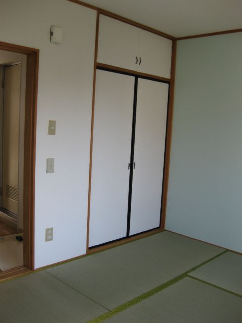 Living and room. It is the studio of the Japanese-style room.