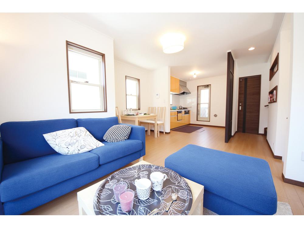 Living. (September 2013 shooting)