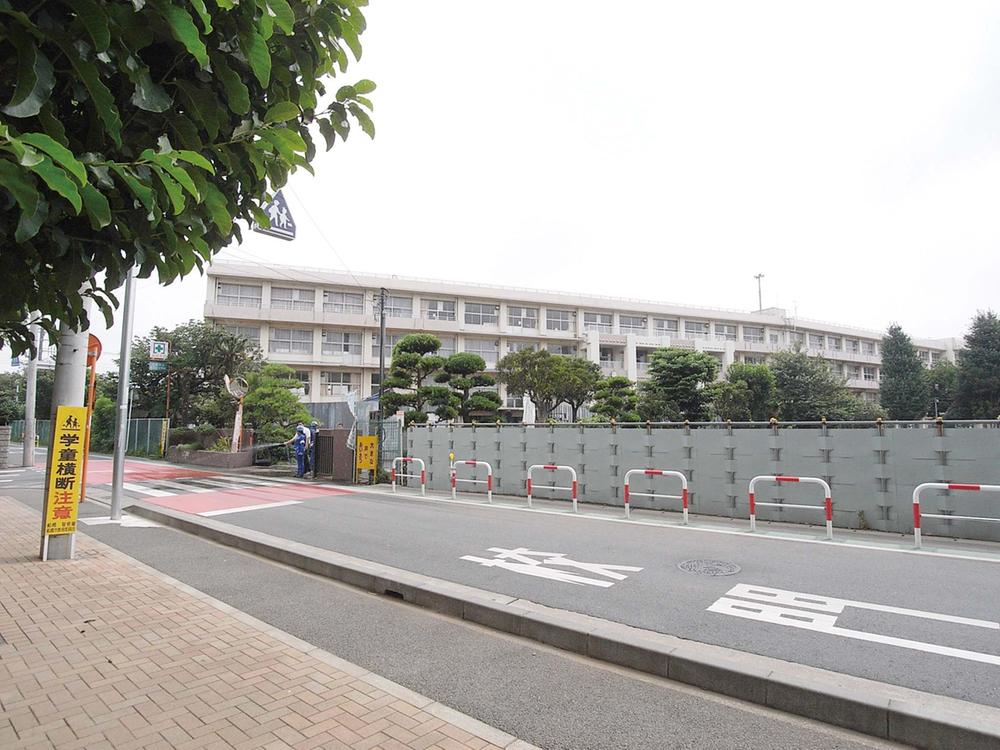 Primary school. 613m to Funabashi Municipal Natsumidai Elementary School