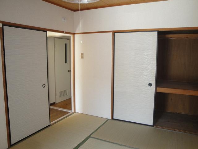 Living and room. Japanese-style room has also become clean.