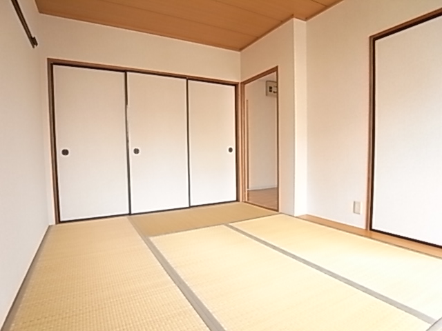 Other room space. Japanese-style room is the heart of the Japanese. .