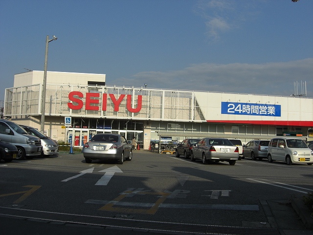 Supermarket. Convenient 24H business Seiyu to (super) 671m