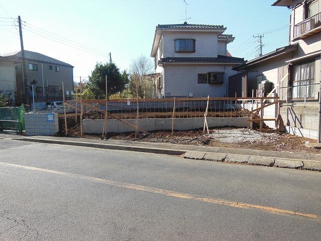 Local photos, including front road. Local (12 May 2013) Shooting