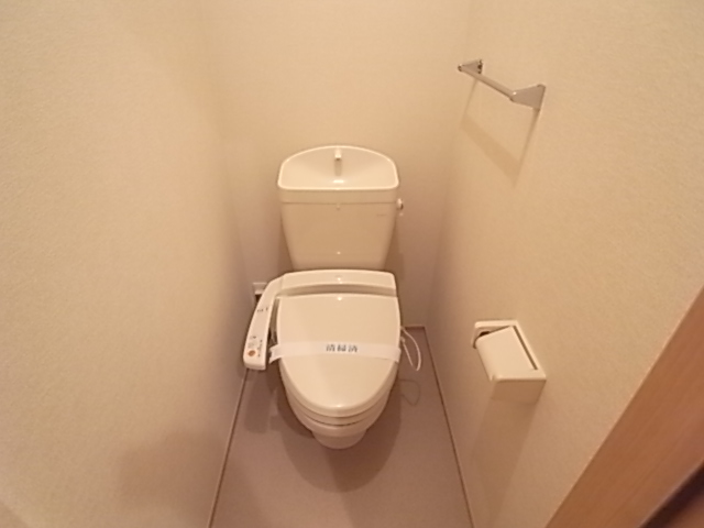 Toilet. Washlet is also equipped.