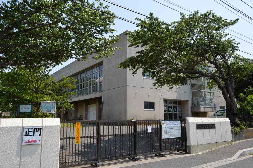 Primary school. Sakigaoka until elementary school 500m