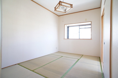 Living and room. Hey calm and there is a one-room Japanese-style room ~