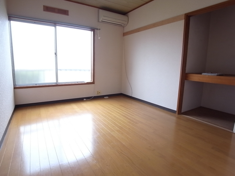 Living and room. Popular Tsudanuma Station Available! !