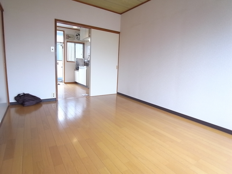 Living and room. Shinkeiseisen You can also use "Maehara" station!