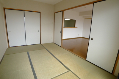 Living and room. Japanese-style room 6 quires