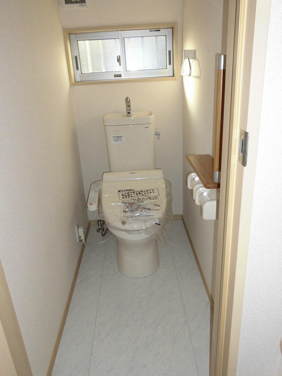 Toilet. Indoor (11 May 2013) Shooting