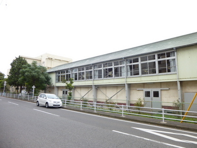 Primary school. Takanedai third to elementary school (elementary school) 988m