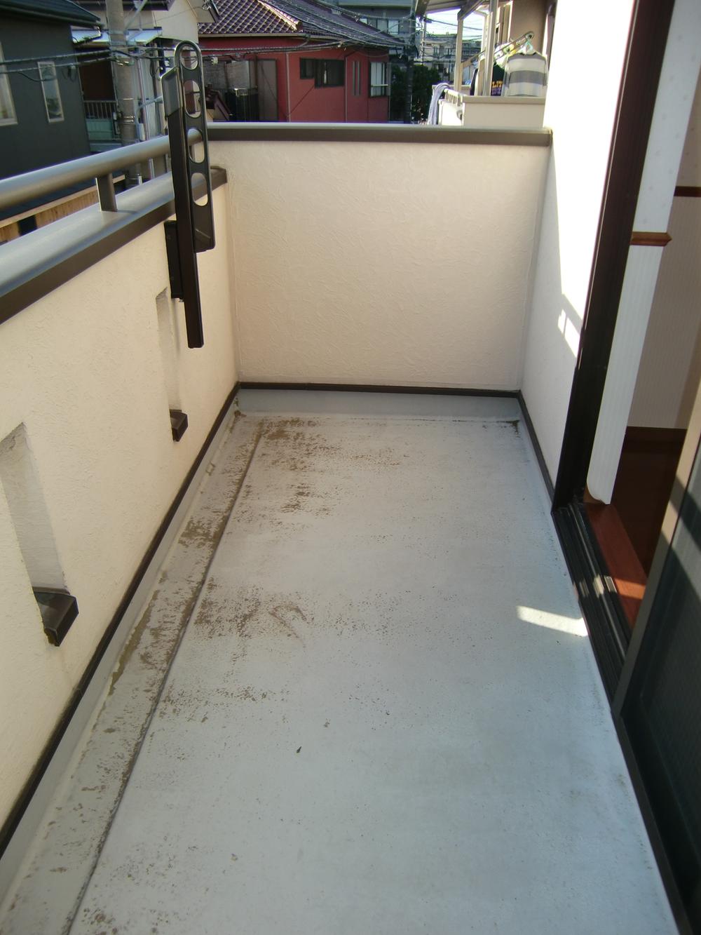 Balcony. Sunny second floor balcony!