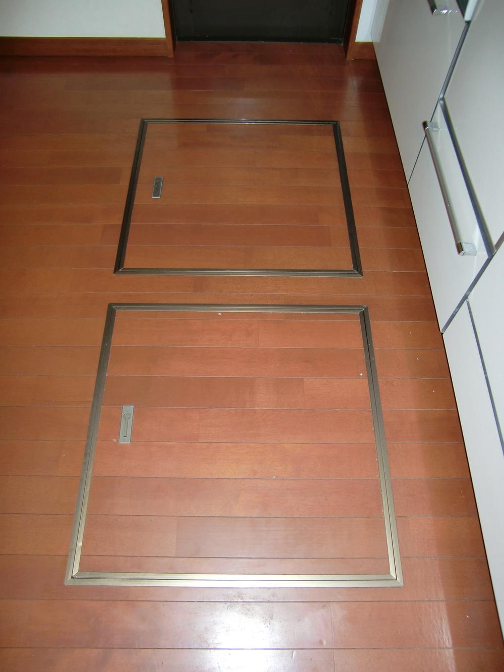 Receipt. Two also underfloor storage!