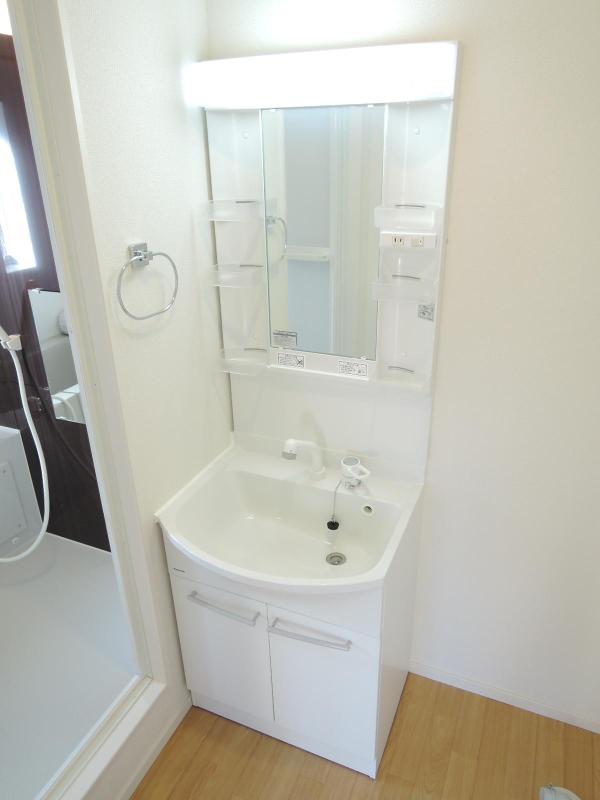 Washroom. Easy also ready in the morning with a shampoo dresser