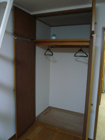 Living and room. I'm happy closet ~