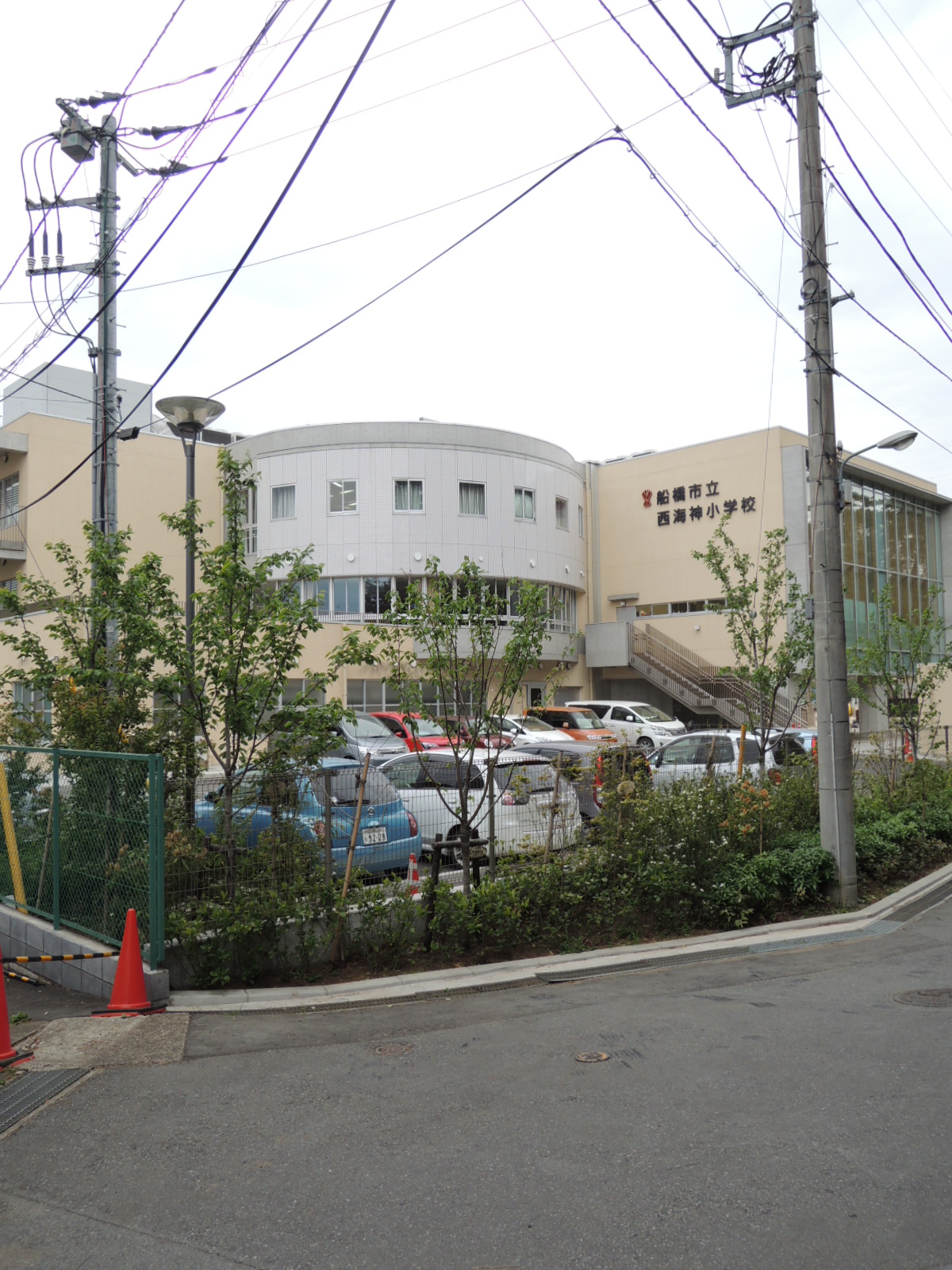 Primary school. 689m to Funabashi Municipal West Sea God elementary school (elementary school)