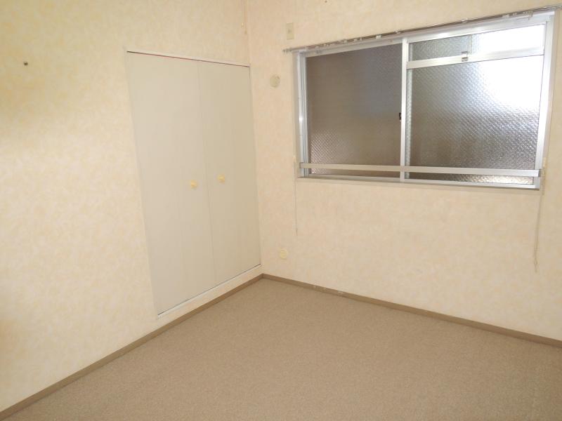 Other room space. Good living environment in a quiet residential area