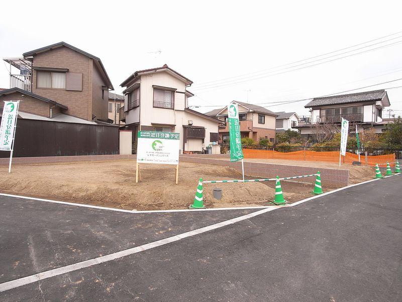 Local photos, including front road. Local (12 May 2013) Shooting