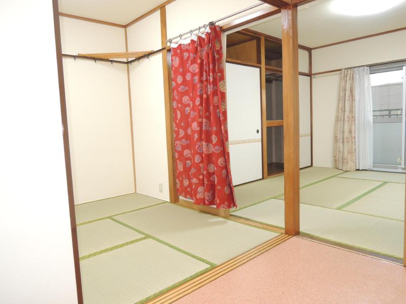 Other room space. Soothing tatami of space