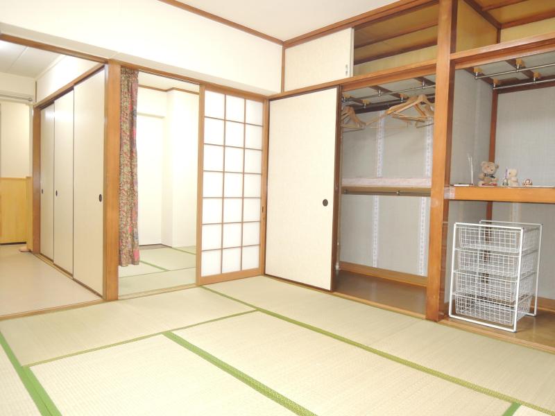 Living and room. 6 Pledge of Japanese-style room