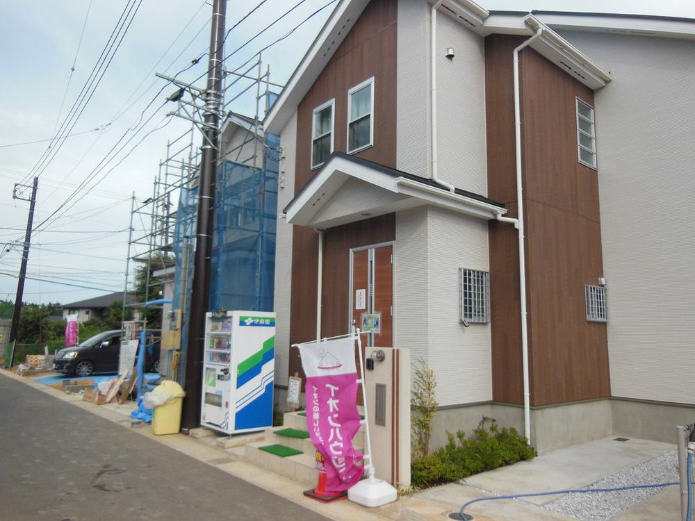 Local appearance photo. 36 Building