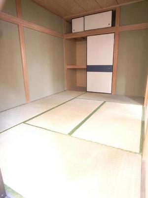 Living and room. It is bitter Japanese-style room ☆ Tatami is pleasant!