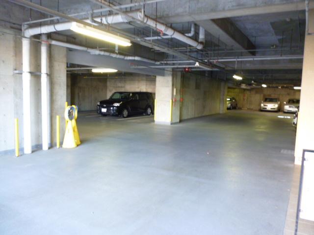 Parking lot. Underground parking / Common areas