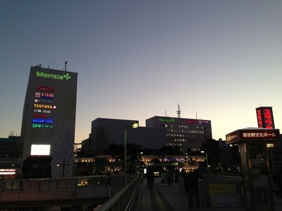 Shopping centre. 880m to Funabashi Station facility (shopping center)