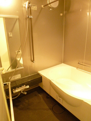 Bath. Spacious size of the tub ・ Bathroom Dryer ・ Reheating There bathroom