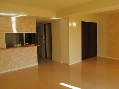 Living and room. Recommended for family gatherings in the large space of the living room is spacious about 18.5 Pledge