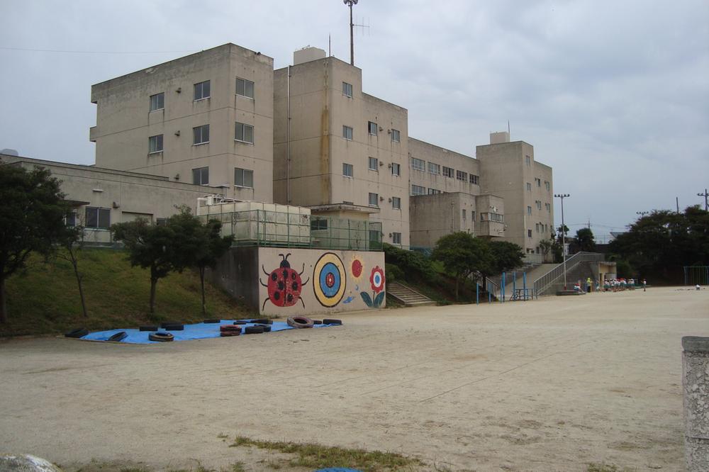 Primary school. 410m to Funabashi Municipal Takinoi Elementary School