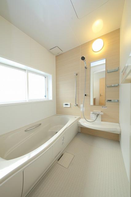 Building plan example (introspection photo). Bathtub and with a thermos effect, Cold using a flooring which does not Hiyatsu be, Contribute to energy saving in one bathroom was also without heating