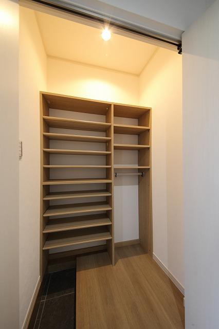 Building plan example (introspection photo). Popular shoe-in closet is very useful for storage, such as strollers and golf bag