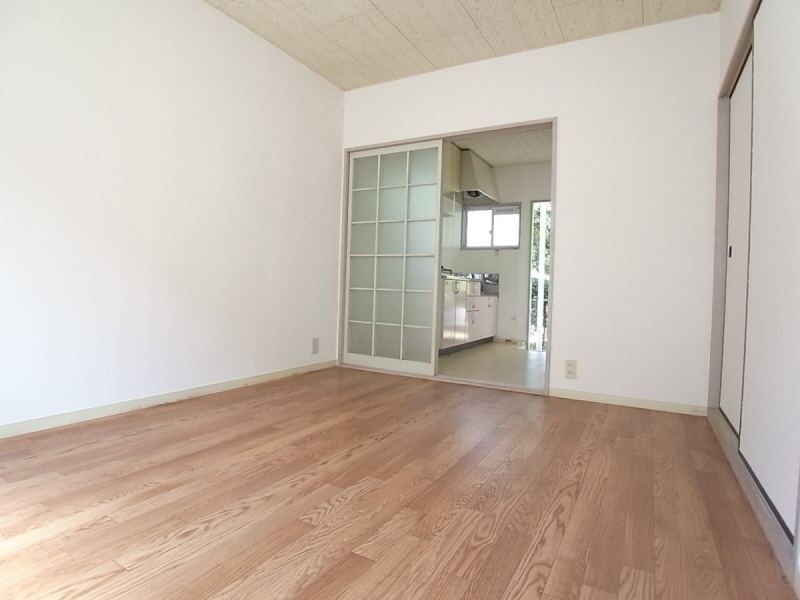 Living and room. Popular Tsudanuma Station Available! !