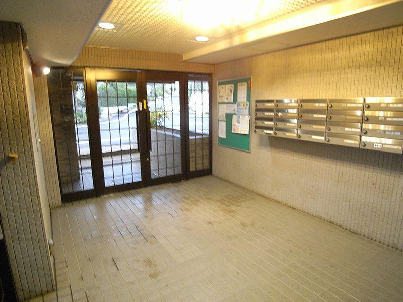 Entrance. Mansion Entrance