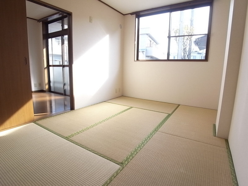 Living and room. Very calm Japanese-style room! Guests can relax purring ☆